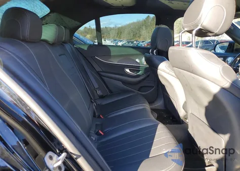 2022 Mercedes-Benz E 350 z USA, uszkodzony, nr VIN W1KZF8DB3NB098457